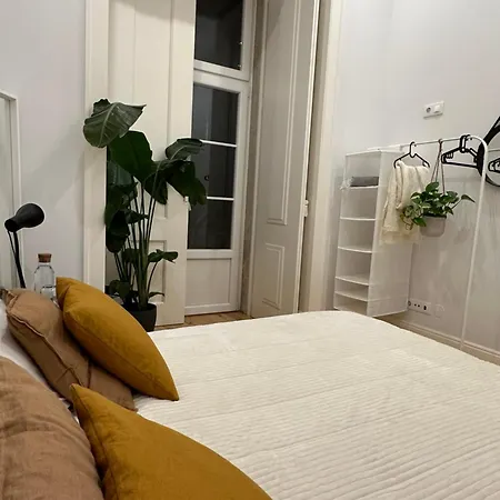 Quarto Compacto No Centro De Lisboa, Wc Partilhado *