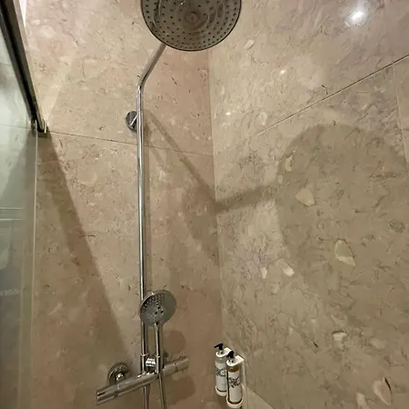 Quarto Compacto No Centro De Lisboa, Wc Partilhado * Lisboa