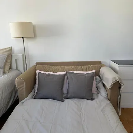 Quarto Compacto No Centro De Lisboa, Wc Partilhado *